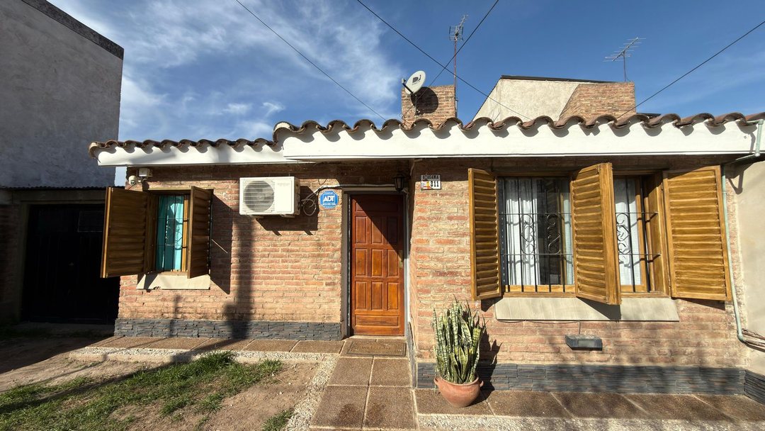 VENTA CASA 2 DORM INDUSTRIAL OESTE