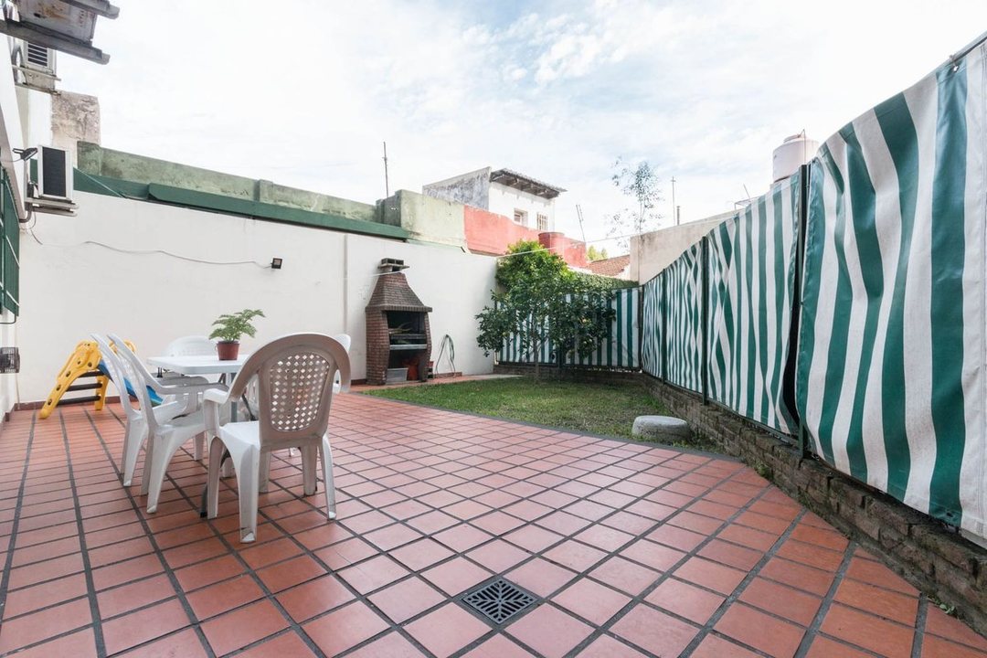 Dpto 3 amb, patio propio, planta baja - Avellaneda