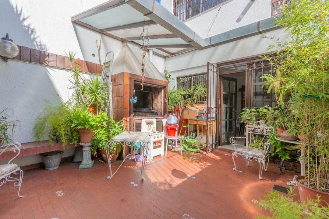 Casa 5 ambientes. Cochera. Patio. Villa Urquiza