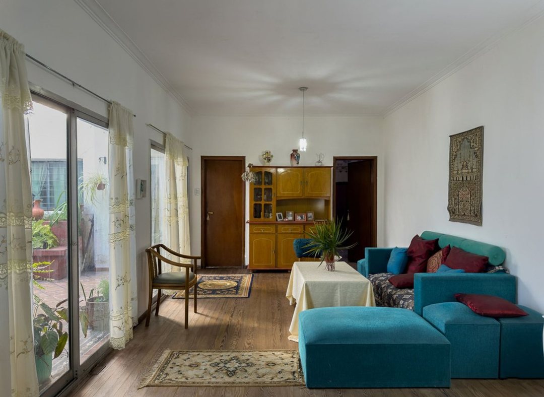 CASA VENTA LA PLATA 4 DORMITORIOS COCHERA PARQUE