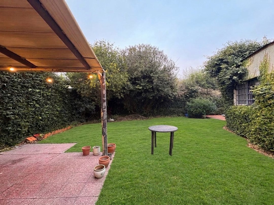 CASA EN VENTA LOS HORNOS 3 DORMITORIOS JARDIN