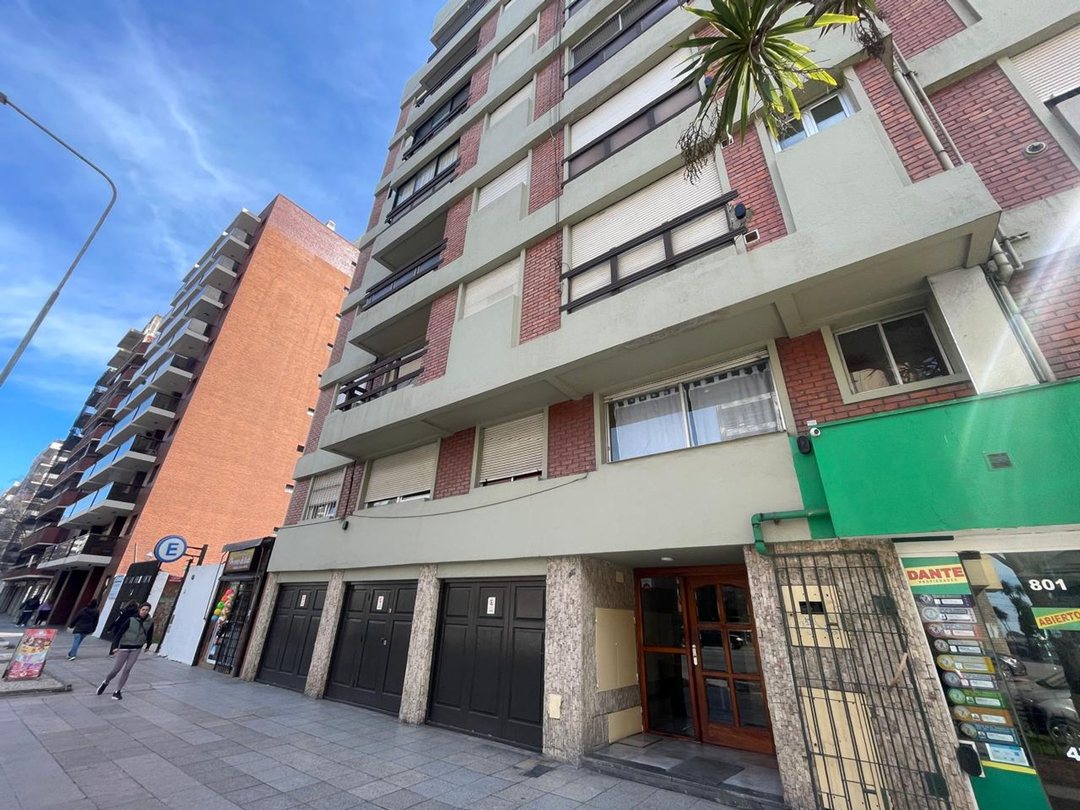 Venta departamento 2 ambientes al frente La perla