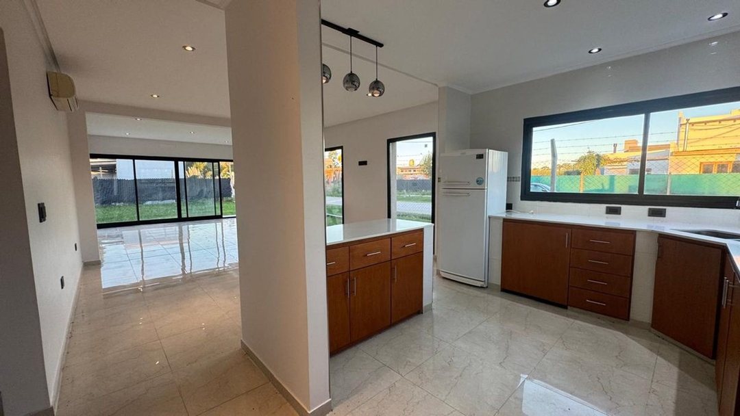 CASA EN VENTA A ESTRENAR, DOS DORMITORIOS Y PARQUE