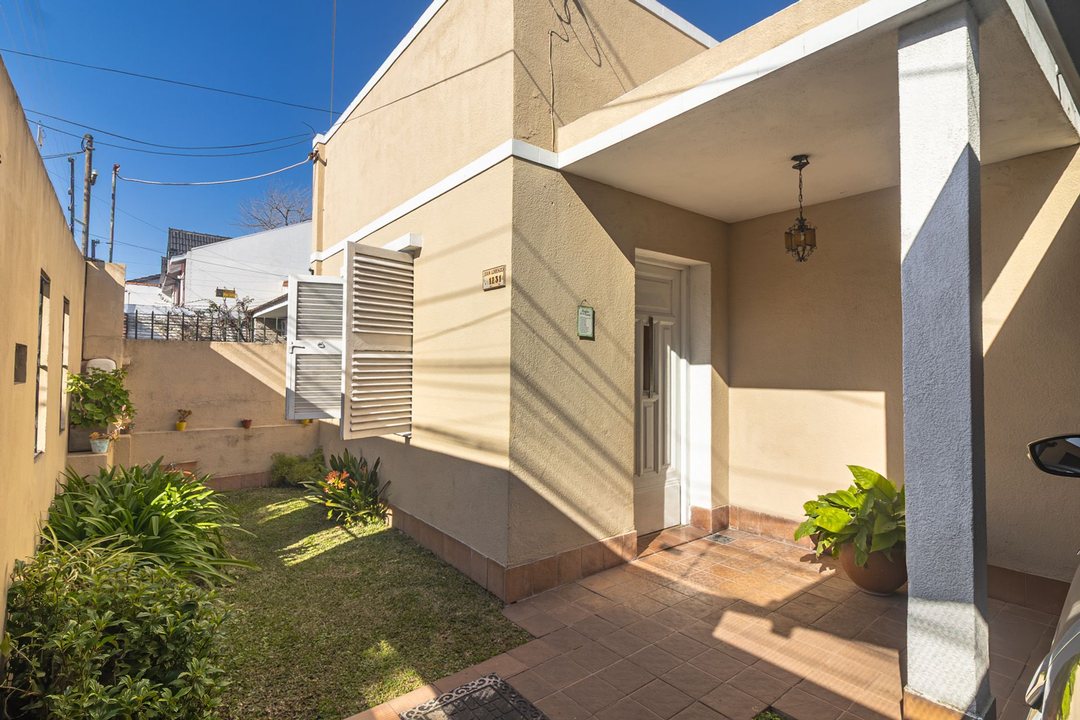 Casa en venta Martinez Alto - jardin y cochera