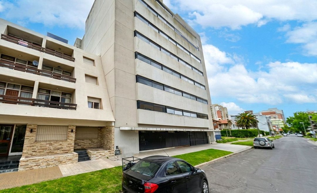 VENTA COCHERA EN MIRAMAR - EDIFICIO PETRA