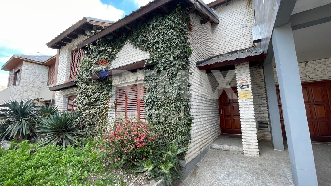 CASA 3 DORMI, GARAGE, PATIO B° ROCA APTO CREDITO