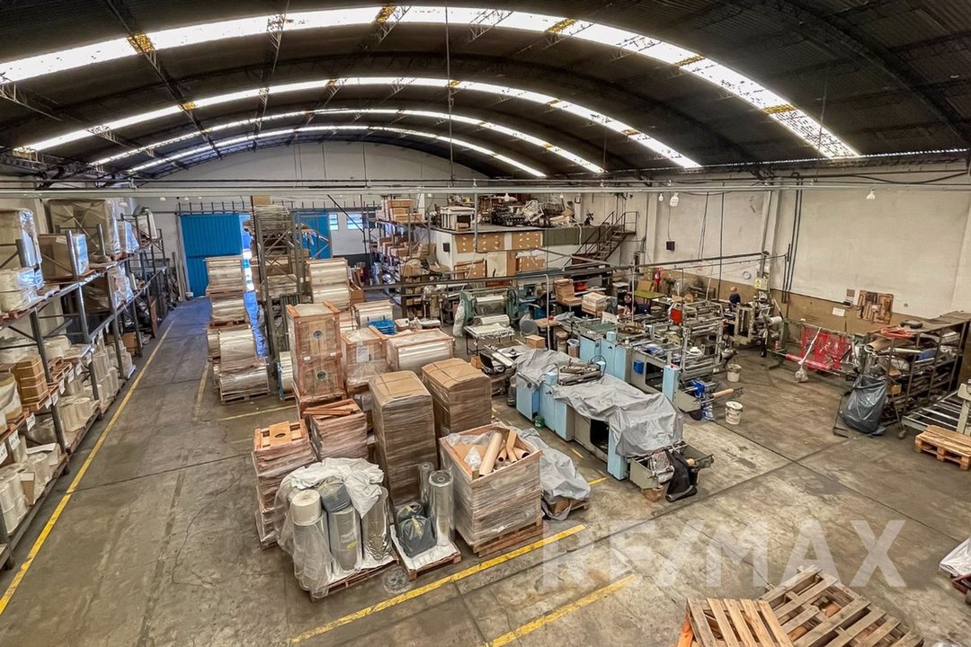 Venta de Galpón Industrial 1100 m2 en La Tablada