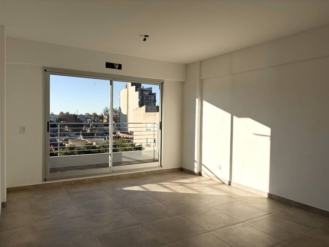 VENTA DEPTO 2 AMB CON BALCON Y COCHERA - CASEROS