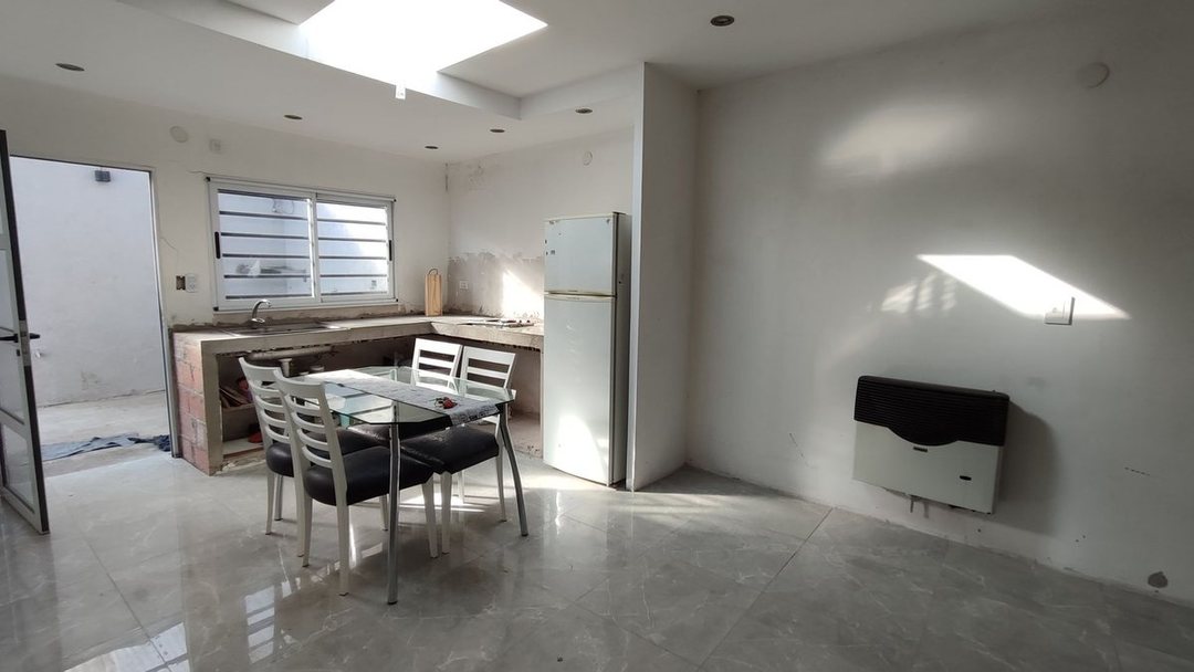 CASA MAS DEPOSITO MAS 2 DEPARTAMENTOS  VENTA LOMAS