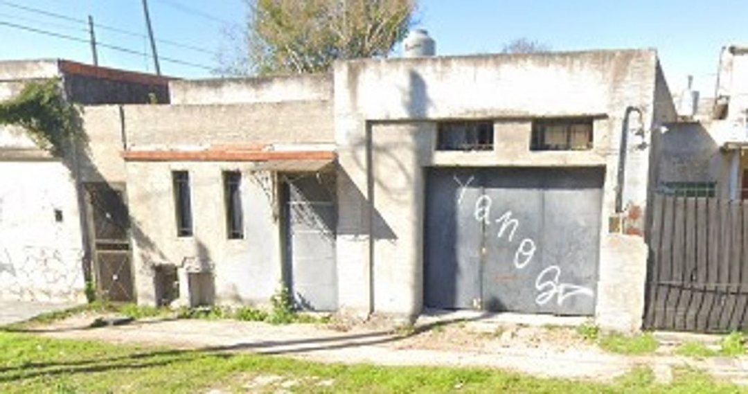 CASA 3 AMBIENTES VENTA LOMAS DE ZAMORA GARAGE PATI
