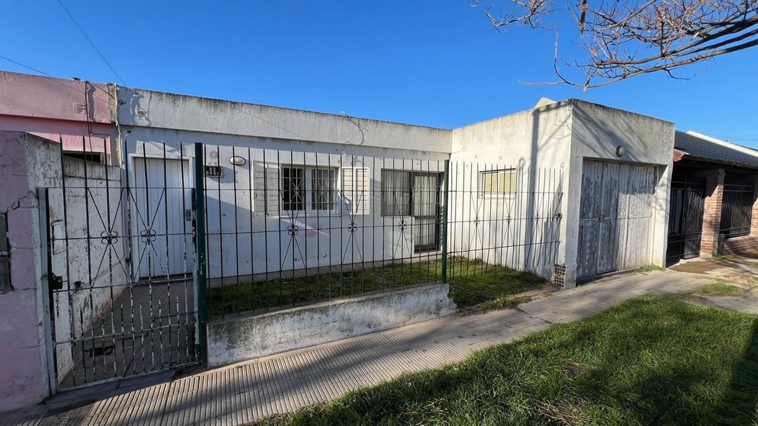 VENTA CASA DE 3 AMB CON LOTE DE 500 M2 EN NECOCHEA