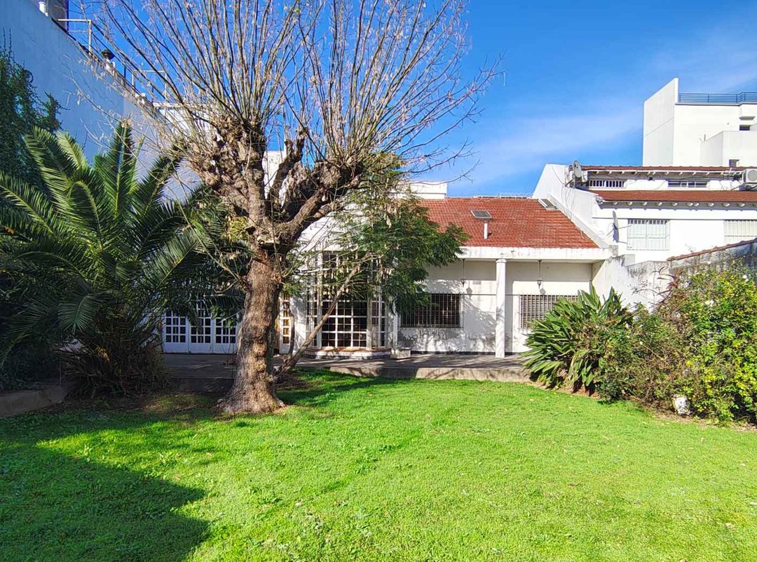 CASA 5 AMB EN VENTA MORÓN C/ JARDÍN Y COCHERAS