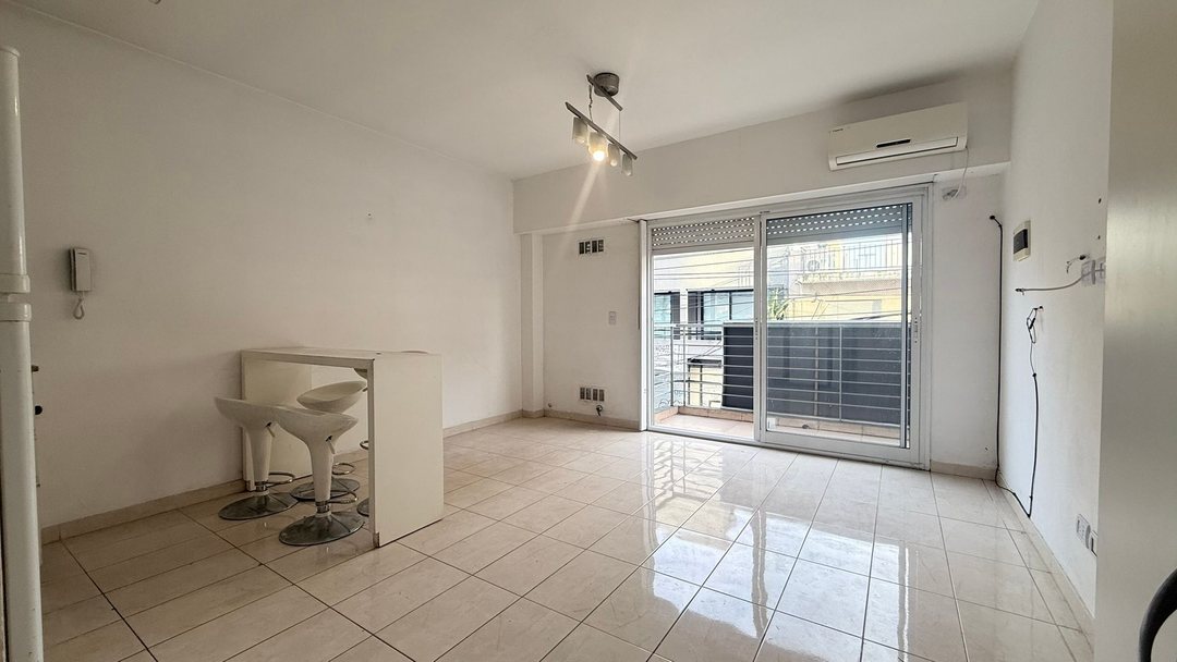 VENDE 2 AMB 1er piso CASEROS MUY LINDO