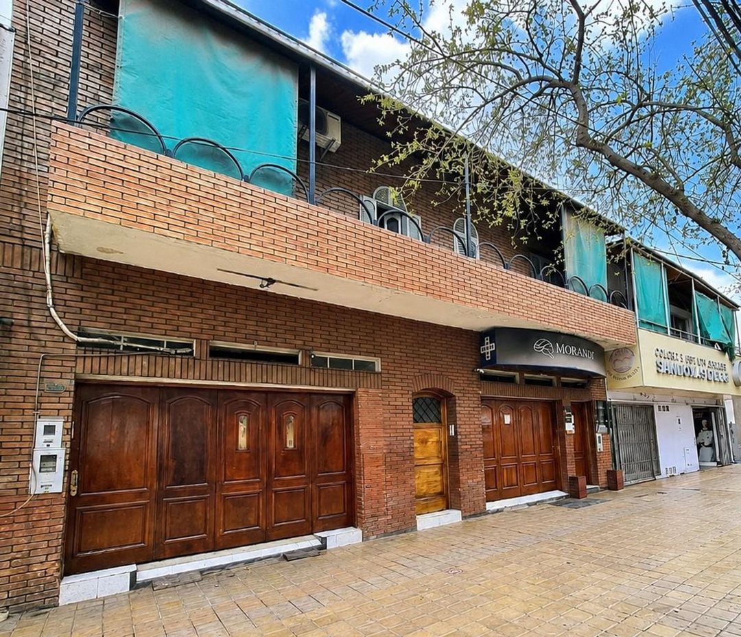 Casa De 13 Habitaciones Sobre Av. Rawson Capital.