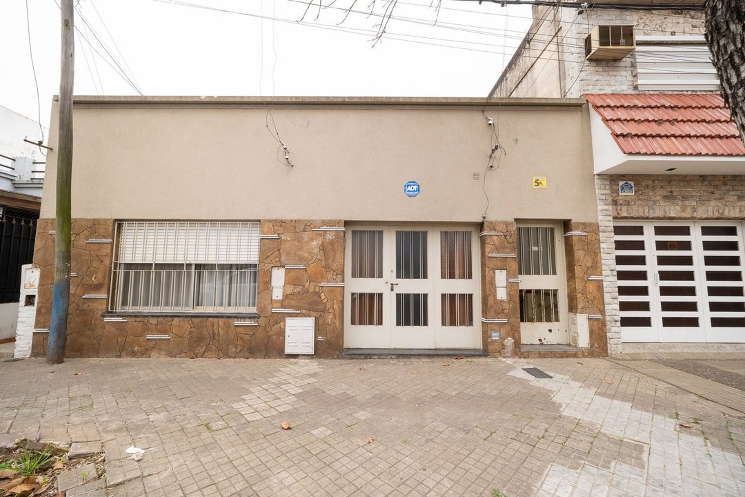 VENTA CASA 2 DORMITORIOS CON PATIO