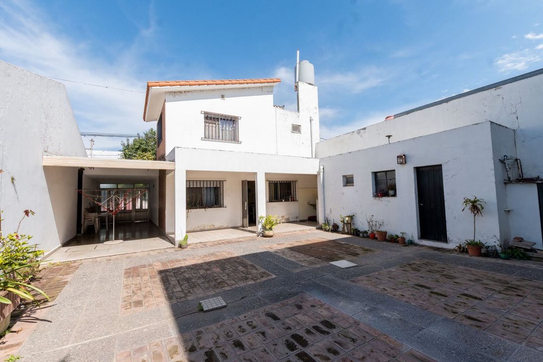 Se vende casa a Mts de Gral Paz y Costanera!