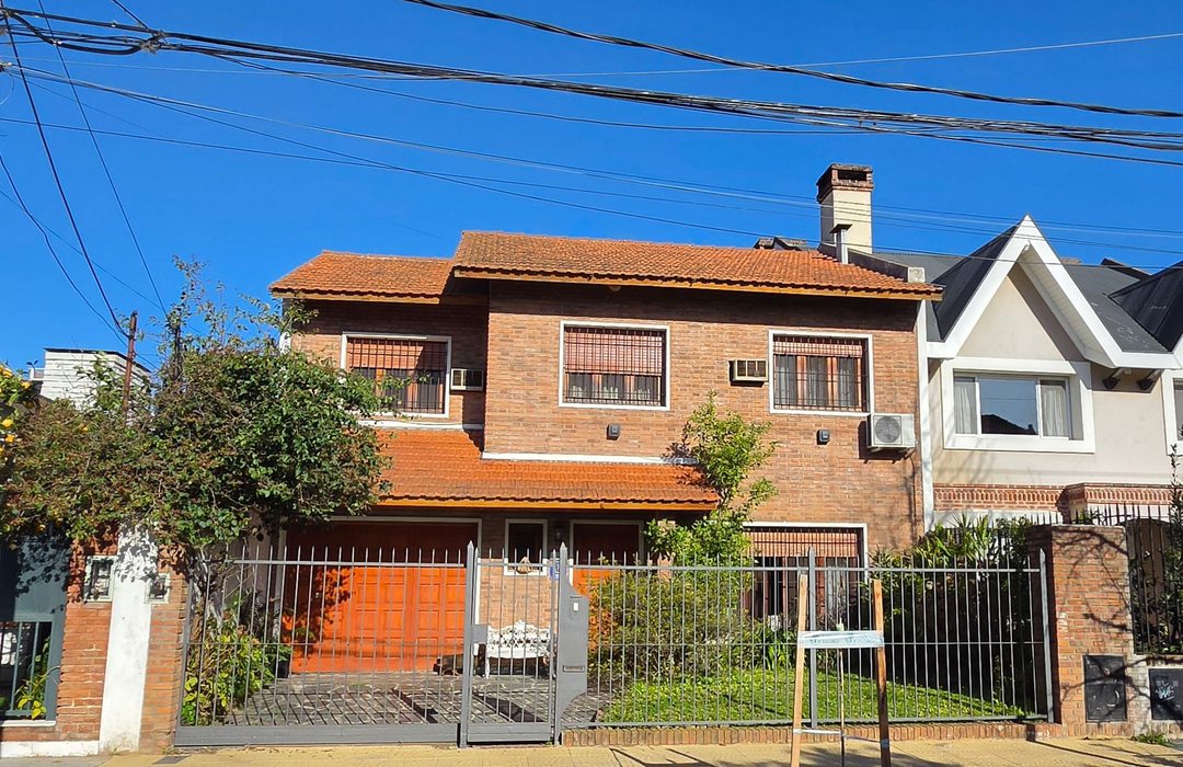 VENTA CASA 4 DORM C/JARDIN/PILETA/TERRAZA-MARTINEZ