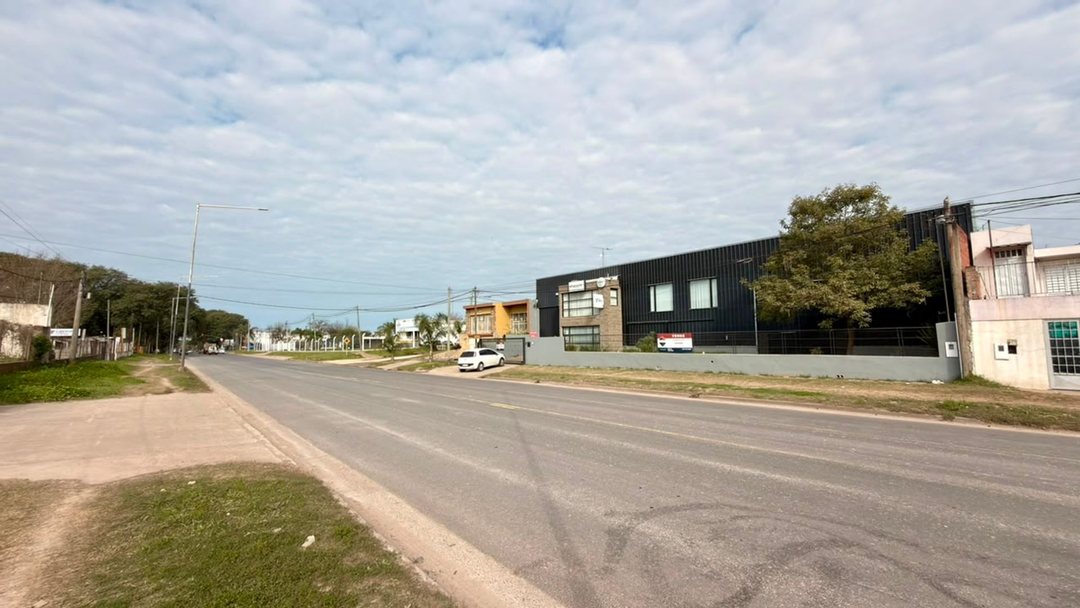 Alquiler Industrial - 3 naves + Oficinas y Terreno