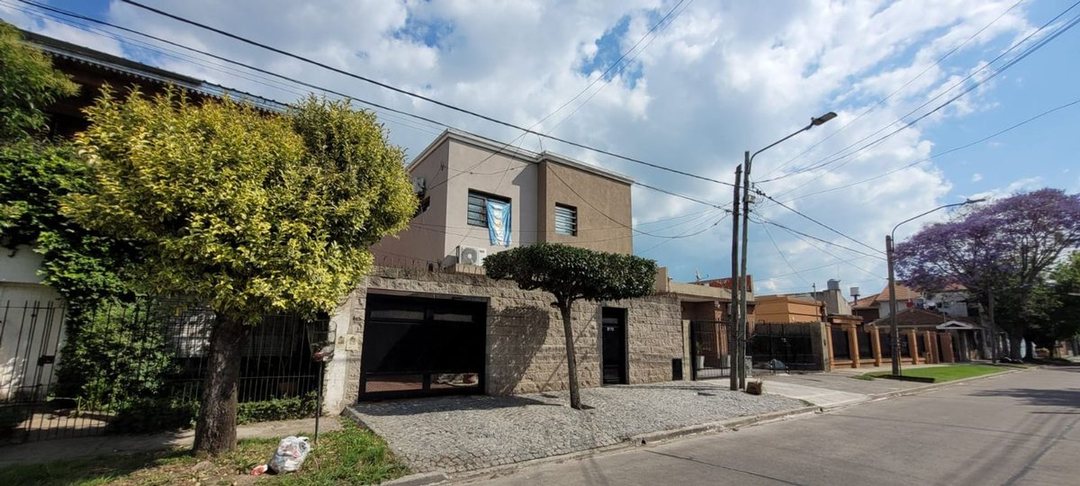 CASA EN VENTA 4 AMBIENTES BERAZATEGUI
