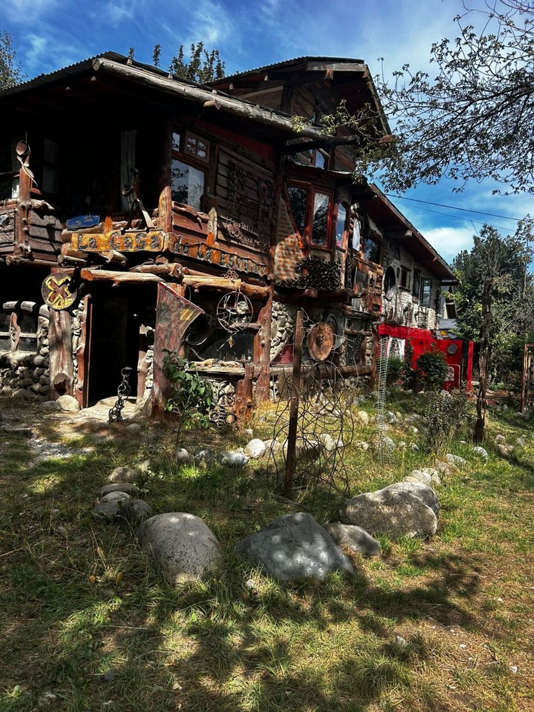 Venta de dos casas sobre avenida Las Victorias
