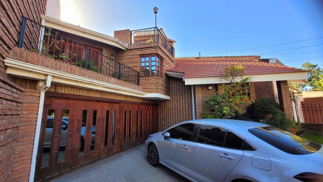 VENTA CASA 4 DORM 5 NIVELES  EN MAIPU 2DA CORDOBA