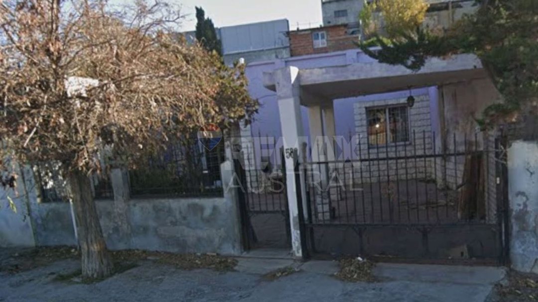 CASA DOS DORMITORIOS Y DOS MONOAMBIENTES