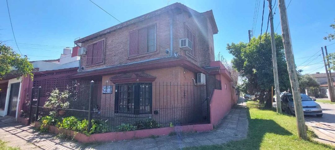 VENTA CASA 4 DORMITORIOS, LOS POLVORINES CENTRO