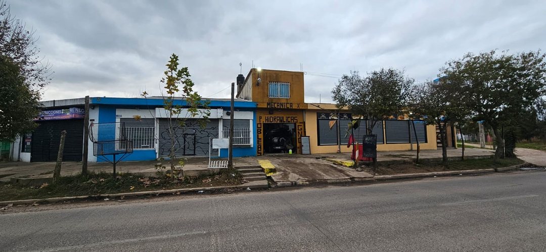 VENTA Esquina Comercial, Acceso Oeste
