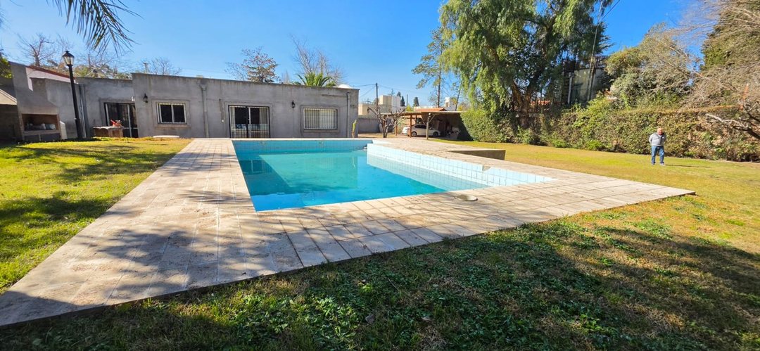 Venta Casa con gran terreno en Chacras de Coria
