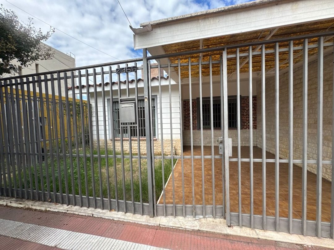 Venta casa 3 dormitorios Altos de General Paz Cba