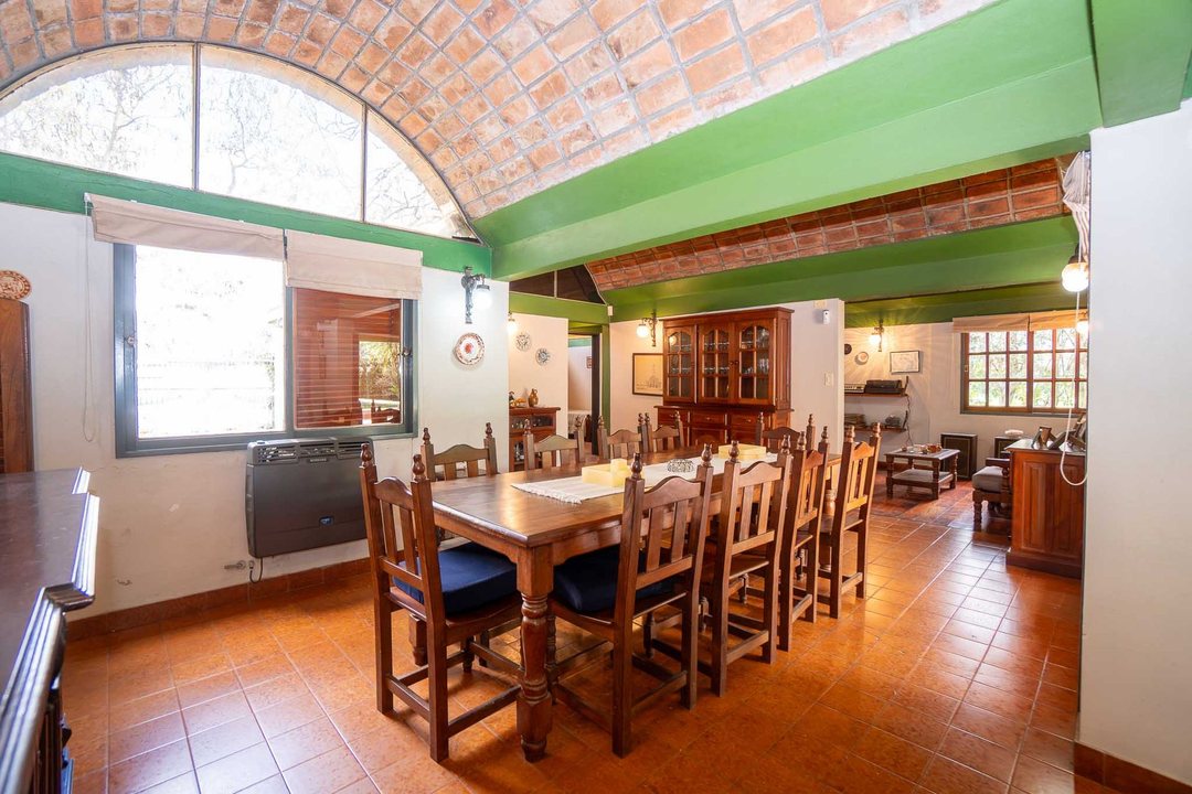 CASA EN VENTA EN CITY BELL PARQUE Y PILETA