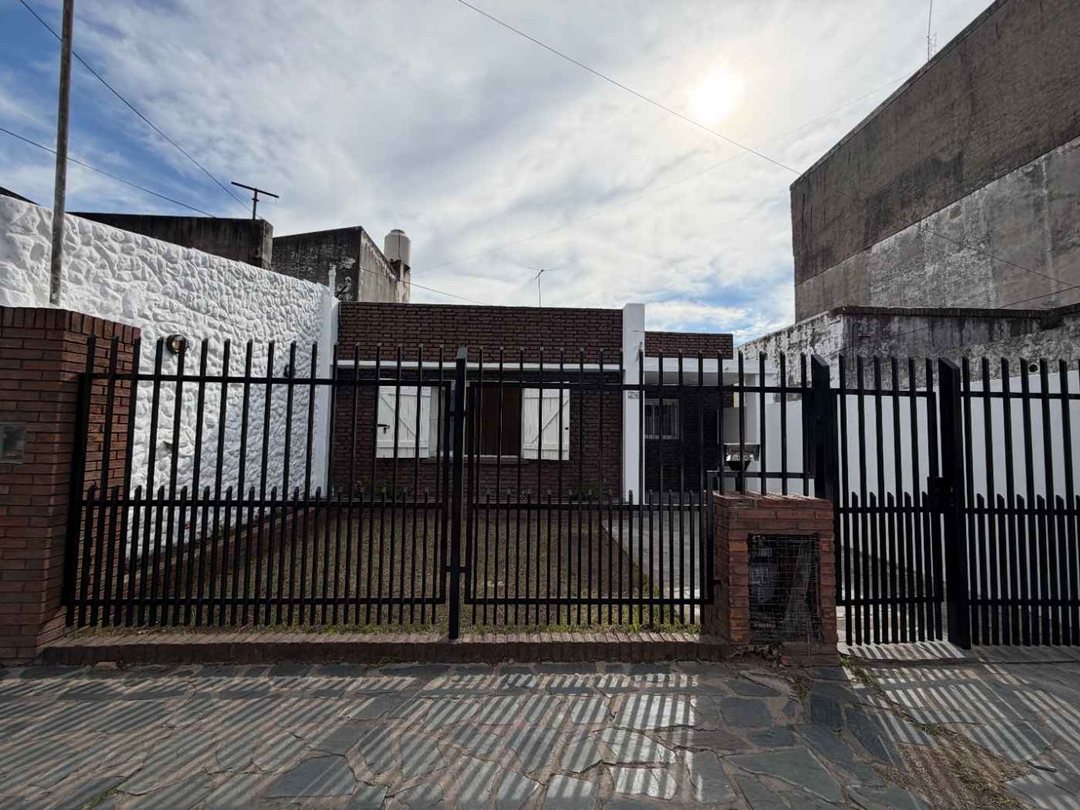 Ph 3 amb amplio con patio y garage Caseros