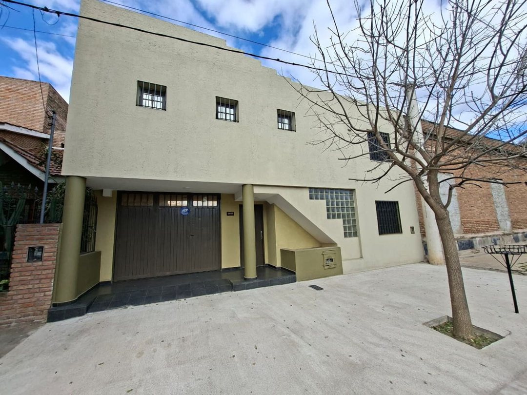 VENTA CASA 5 DOMITORIOS TERRAZA PATIO ALTA CORDOBA