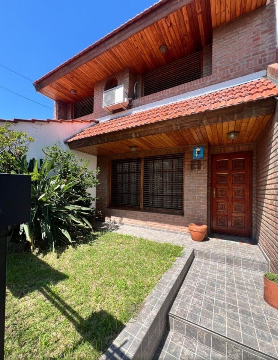 VENTA CASA 4 AMBIENTES 2 COCHERA PARRILLA LANUS