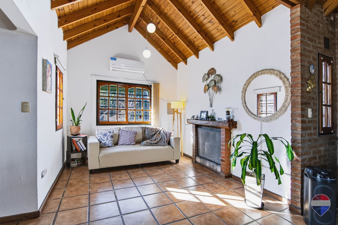 CASA EN VENTA EN CITY BELL ENTRE CAMINOS