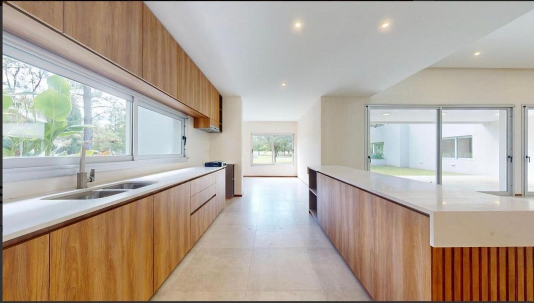 CASA EN VENTA EN MIRALAGOS