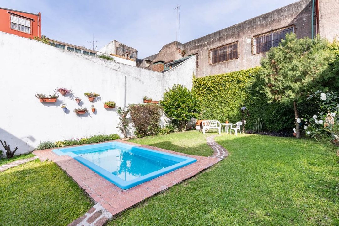 Venta casa con jardin, piscina, parrilla