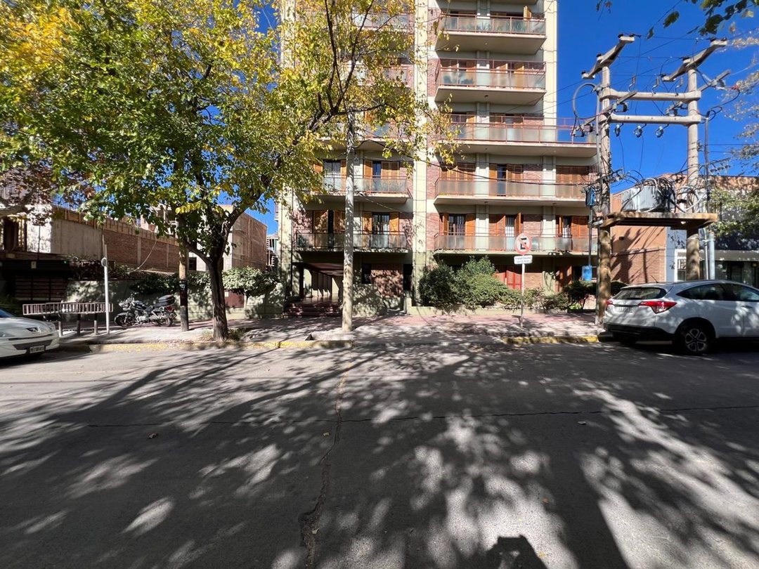 DEPARTAMENTO EN QUINTA SECCIÓN- MENDOZA.