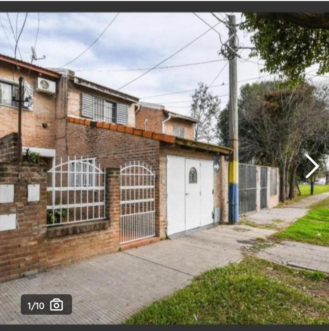 VENTA D CASA 2 PLANTAS, 3 DORMITORIOS EN FISHERTON