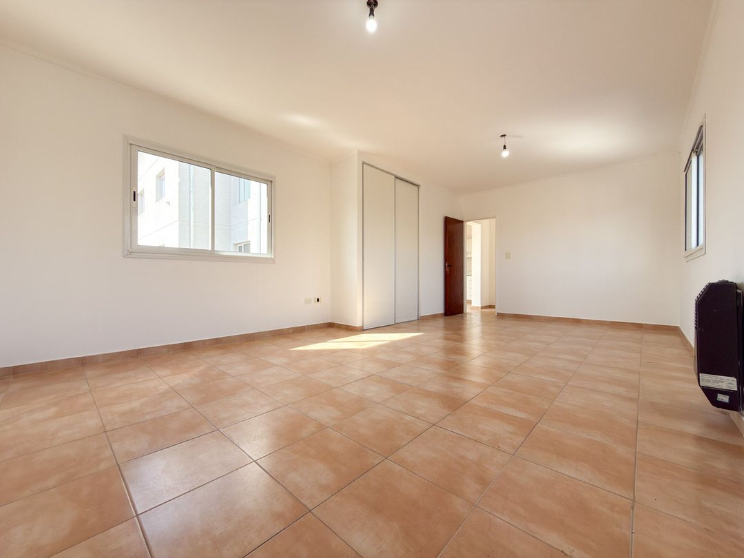 VENTA DEPARTAMENTO CON AMPLIO DORMITORIO EN TANDIL