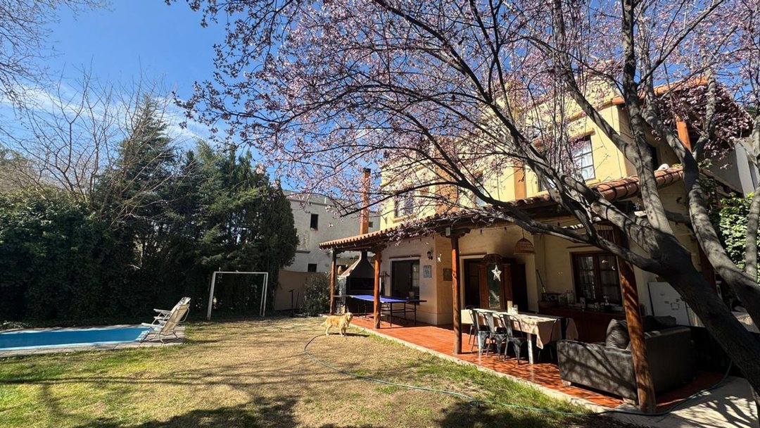 VENDE CASA EN CLUB DE CAMPO -