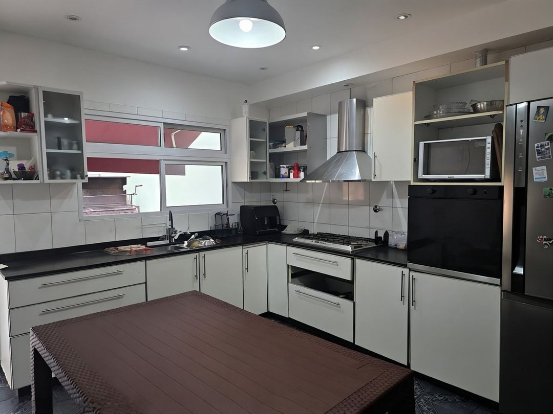 VENTA 2 CASAS EN BLOK EN LA LUCILA, LOTE PROPIO