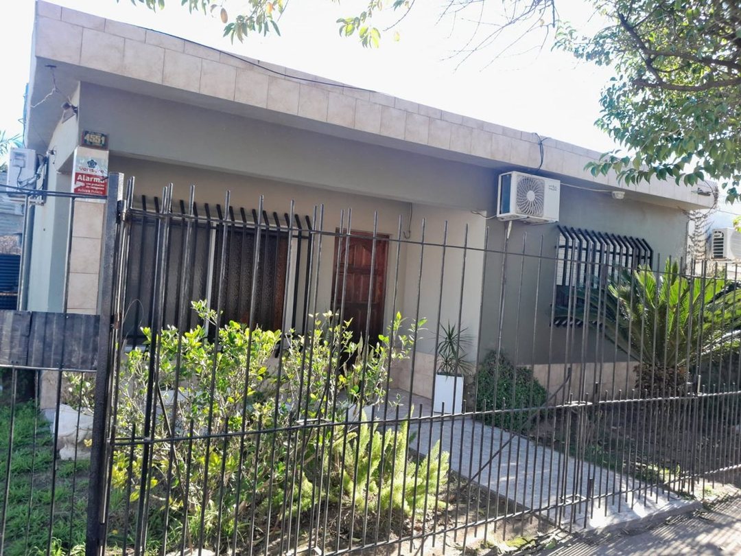 VENTA CASA 4 AMB JOSÉ C PAZ GARAGE+JARDIN FINANCIA