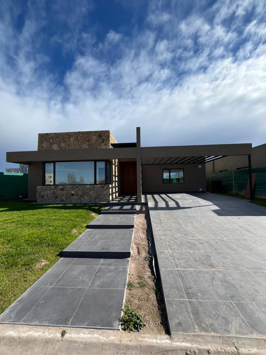 CASA EN VENTA, LUJAN DE CUYO