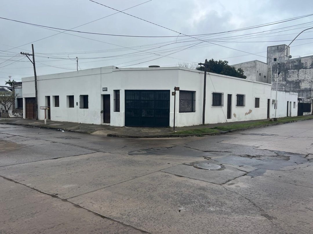 CASA EN VENTA A RESTAURAR