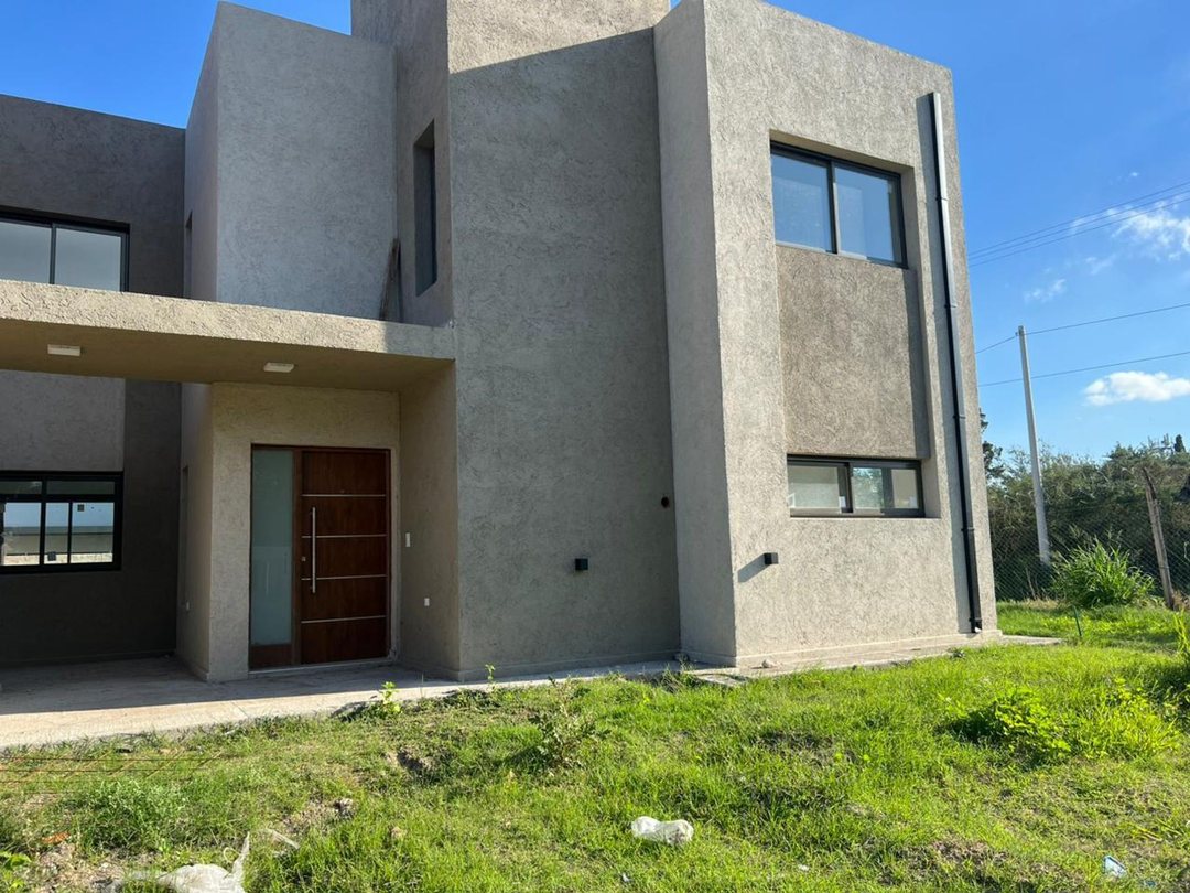VENTA CASA 3 DORM. MIRADORES DE MANANTIALES II