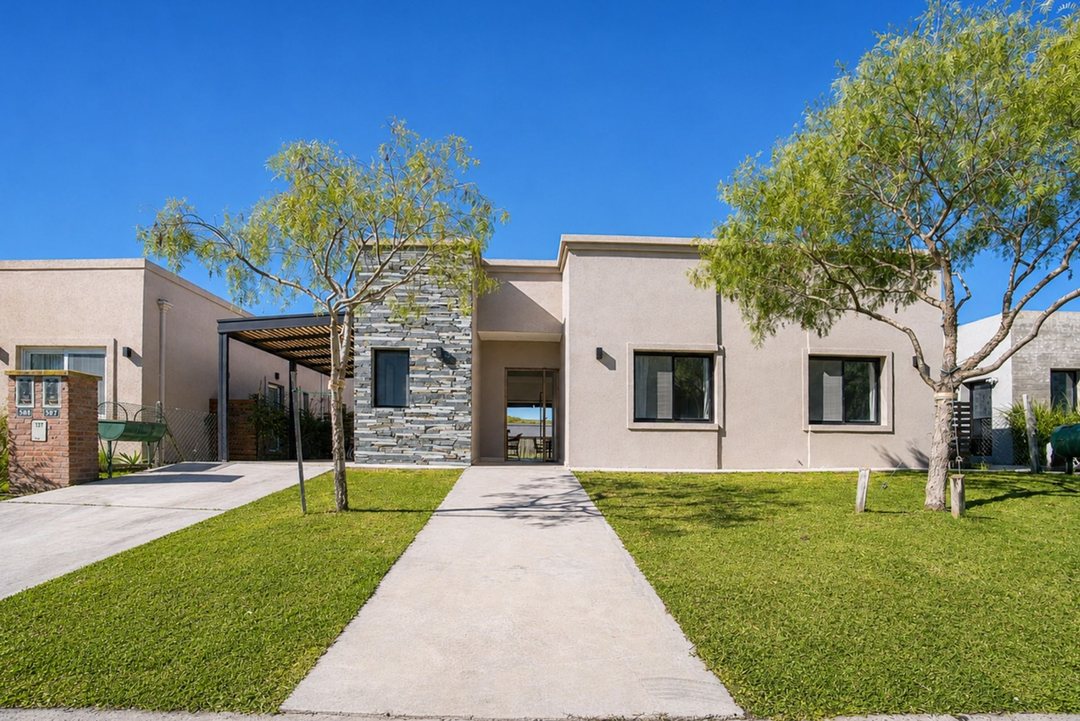 VENTA CASA 4 AMB SANTA ELENA PILAR DEL ESTE