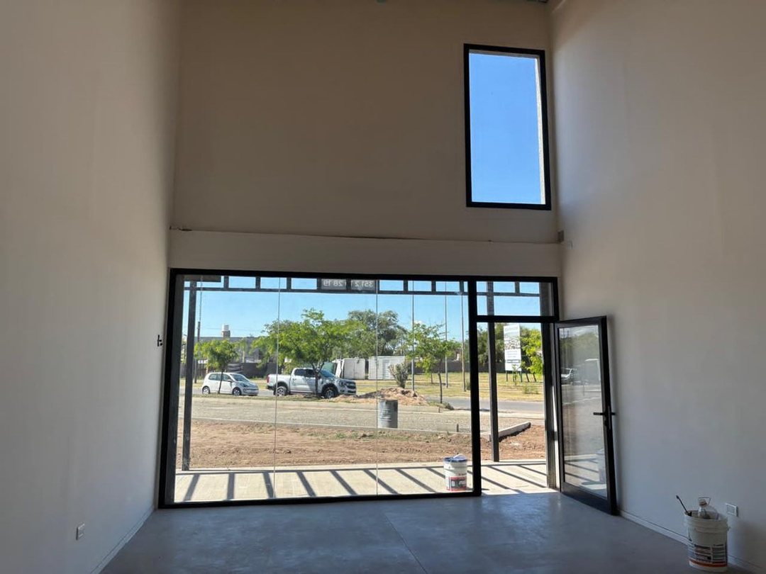 ALQUILER LOCAL MALL VALLE CERCANO 50M2
