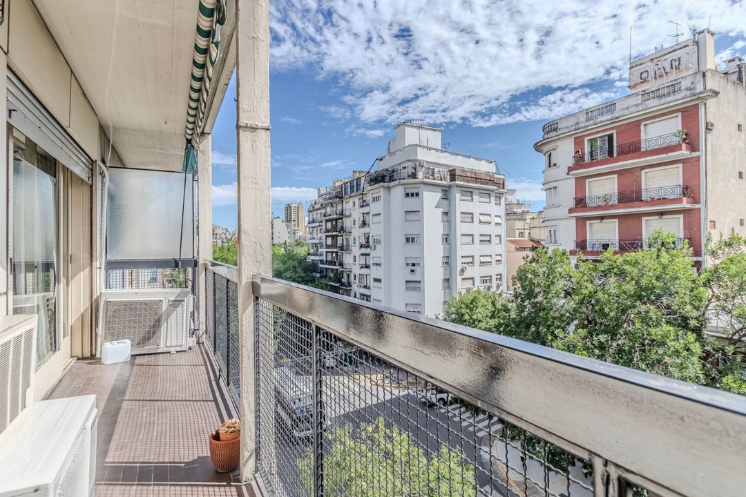 CABALLITO 3 AMBIENTES CON DEP Y BALCON AL FRENTE