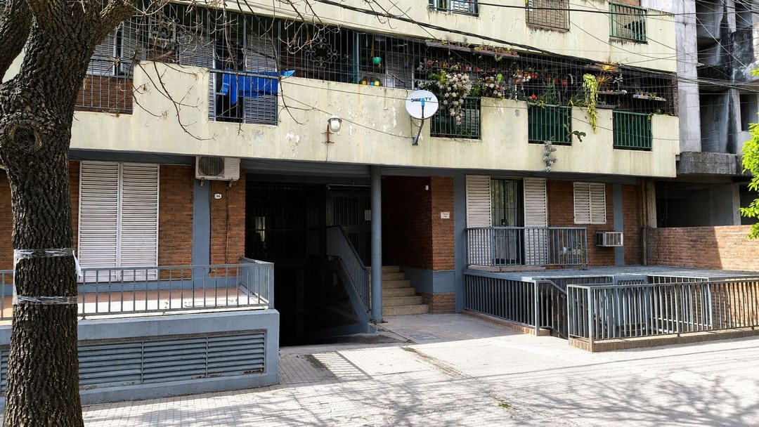 VENTA de Cochera + Depósito en Barrio Sur.